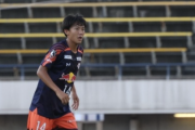 大宮U18MF神田泰斗(2年)_課題と向き合いながら進化続ける、クラブ史上最年少でプロ契約を締結したプレーメーカー