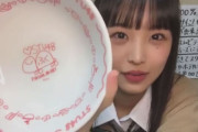 JK福ちゃん、うどんをすする