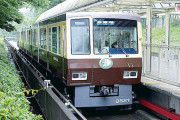 西武園ゆうえんち、アクセス列車もレトロに！西武鉄道、６０年代当時に走っていた茶色と黄色の塗装再現！！