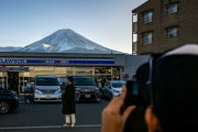 富士山に目隠し幕　海外メディア読者は同情の声「世界で一番礼儀正しい日本人がこのような行動に出るということは」