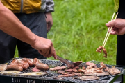 Twitter「みんなでBBQするより1人で牛丼食ってる方が楽しいよね」←15万いいね