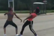 【動画】黒人女さん、路上でガチンコファイトｗｗｗｗｗｗｗ