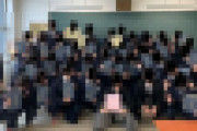 高校生「俺が“本物のぼっち”っていうのを見せてやる」ﾊﾟｼｬｯ → 投稿されたクラスの集合写真が泣ける・・・