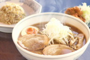お前らラーメン屋でラーメン以外になんか頼む？