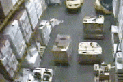 【GIF】倉庫でのフォークリフト事故やばすぎワロタ