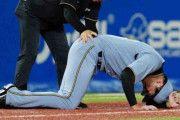 阪神・才木にアクシデント…弾丸ライナーが右足甲付近直撃し悶絶　ベンチで治療→投球練習→続投断念で降板
