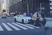 【事故動画あり】ベントレーに乗っていた女さん、ガチで意味不明すぎるやばい運転でタクシーに正面衝突→運転手のやばすぎる言い訳がこちら・・・・