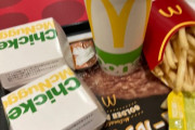 【悲報】ワイド底辺、マックのド底辺飯でサビ残の疲れを癒す?