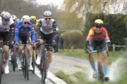 【動画】原因は赤いヤツ。ベルギーの自転車ロードレースで発生した大規模落車。