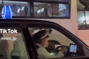 【悲報】TikTok民、壊れたタクシー運転手を激写するｗｗｗｗｗｗ