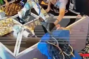 【悲報】チェスロボットさん、対戦相手の少年(7歳)の指をへし折ってしまう