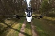 【動画】日本人も購入した一人乗り用eVTOL機「Jetson One」の離陸から着陸まで。森の中を飛ぶ新しい動画を公開。