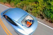 海外YouTuber、「テスラ モデルS」にガソリン発電機を搭載。航続距離を大幅に伸ばすことに成功