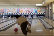 syamuさん、ボーリングで隣のレーンに間違えて投球し怒られる