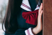「前からずっと見てました」 と、清純派ぽい女子高生(お嬢校の制服)に地元のゲセンで手作りのチョコレートケーキを頂きますた。