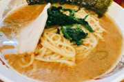 【疑問】ラーメン屋「何でラーメンに海苔入れるんやろ？」客「何でラーメンに海苔入ってるんやろ？」