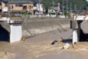 【動画】 浜松市天竜区の「嘯月橋」が崩落し流される　地元民絶句「大きな音がして川を見ると、橋脚や橋げたがなくなっていた・・」