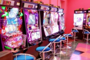 【悲報】俺高校、ゲーセンのパチにハマる
