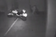 【動画】 夜中の駐車場で超常現象・・  勝手に動き出すバイクを捉えた衝撃動画に世界が震撼