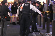 歌舞伎町でホストが刺された事件でホストを止血した通行人の女性が見てるだけの警察と笑いながら撮影する野次馬に怒り