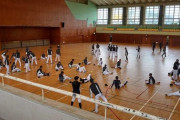 画像　ロッテ、本日は体育館で練習