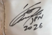 友達に感化！UNO cafeスクエアポーチでメイクも心もスッキリ整理！友野くんサイン入りで女子力磨き