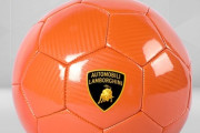 「オレ、ランボルギーニ持ってるぜ」が約5000円で叶う　公式ライセンスのサッカーボール発売