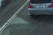高速でトラックを煽りまくる命知らずドライバー、さらされる