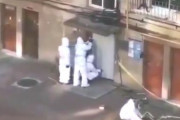 中国、コロナが出たマンションの扉を溶接　2週間後、餓死した住民らを火葬