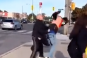 【悲報】チンピラに絡まれたジジイ、自分を守った黒人に殴りかかり『全員敵』のレイドバトル突入へｗｗｗｗｗ