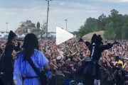 【動画】ギミチョコで観客を煽るMOAMETALの後ろ姿が可愛すぎる「そりゃ小神もノリノリで弾きますわ」