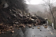【長野】上高地に続く道路でのり面崩落、観光関係者など孤立、きょうの開山祭は中止に…復旧のめどはまだ立っていない