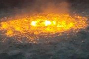 【動画】メキシコ湾の油田、海底パイプラインが火災！海が燃えたぎる異様な光景！