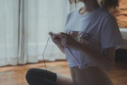 【画像】部屋で勝手にゲームしてる女子がいたら