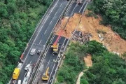 【中国】24人死亡…崩落した高速道路と巻き込まれた車両の様子 [5/2]
