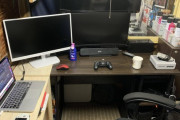 【画像】ボクの机晒す、これぐらい機能性ある部屋ないだろｗｗｗ