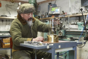 職人の手で作られるケロシンバーナー、製造工程に海外反応