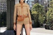 冨永愛、全身GUCCI柄のショーパン姿「カッコ良すぎてため息」「脚が長すぎる」