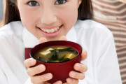 海外「お前ら日本人が飲んでる味噌汁ってどう思ってる？」