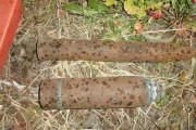 「不発弾ぽいのが落ちている」解体中の家の敷地に長さ30～40cmの2本…自衛隊が回収し危険性なしと判明！