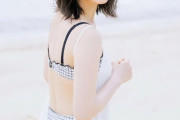【画像】浜辺美波さん、水着解禁