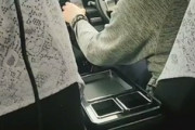 【動画】タクシー運転手、客を乗せて走行中に「ウマ娘」プレイｗｗｗｗｗ