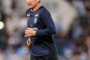 横浜FCはカズが戦力外ならはっきり通告すべきであって、チームに置いておくなら使い方があるだろ、それがカズに対する礼儀だ