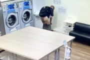 【動画】神戸市のコインランドリーにウンコ男が現れる(´･_･`)