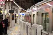 【なにこれ？】電車ワイ「降りマース!」東京人（ﾌﾟｯ）「無言で押しのけるんだよ田舎もんさんｗ」