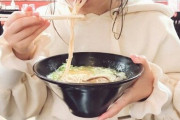 【画像】与田ちゃん、ラーメンを食べてるだけなのに世界で1番可愛くなってしまうｗｗｗｗｗｗ