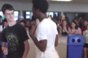 【動画】チー牛さん、ダンスバトルで陽キャを圧倒してしまい阿鼻叫喚ｗｗｗ