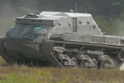緑色に光るライトが目に見えて親しみがわいてくる、DARPAの自律走行の新型戦車