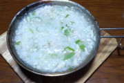 【画像】夜食に粥を作ったんだがどうだ？