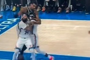 【NBA】ドートのウェンバンヤマの膝へのタックル紛いのプレーが物議を醸す